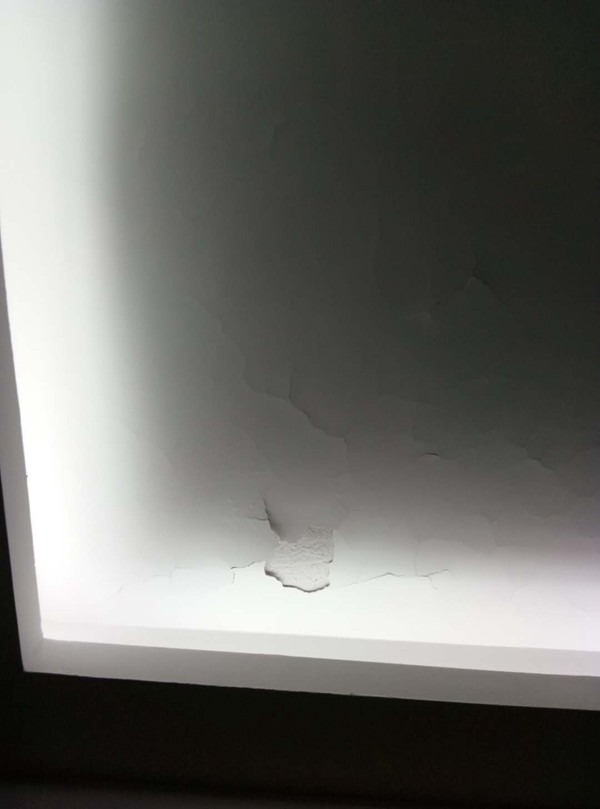 農(nóng)村剛?cè)胱“肽甑拇u混房墻體就開裂了，過梁厚度不夠惹的禍？(圖1)